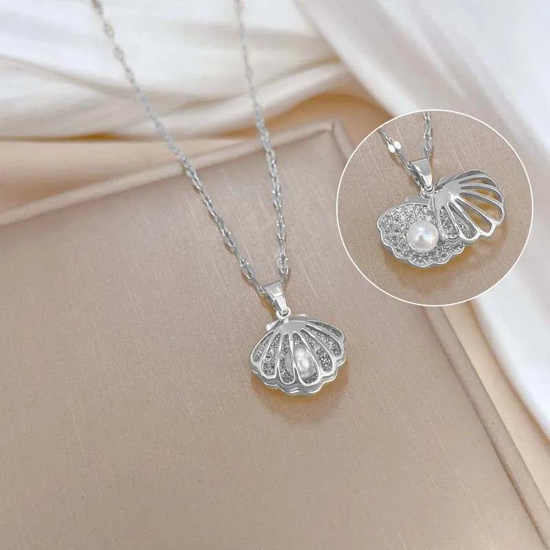 Collier de perles de coquillage ouvrable coréen.                  Korean Openable Shell Pearl Necklace