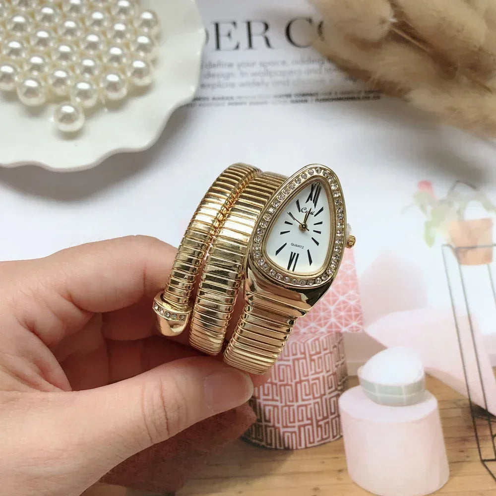 Montre à quartz serpentine pour femme.                            Serpentine Quartz Watch for Women