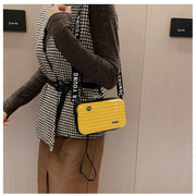 Mini-valise à bandoulière.