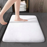 Tapis de salle de bain en mousse à mémoire de forme.