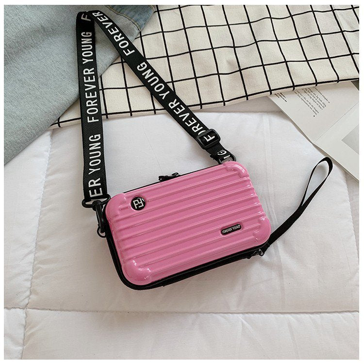 Mini-valise à bandoulière.
