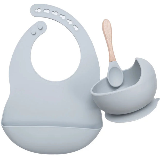 Ensemble de vaisselle en silicone pour bébé.