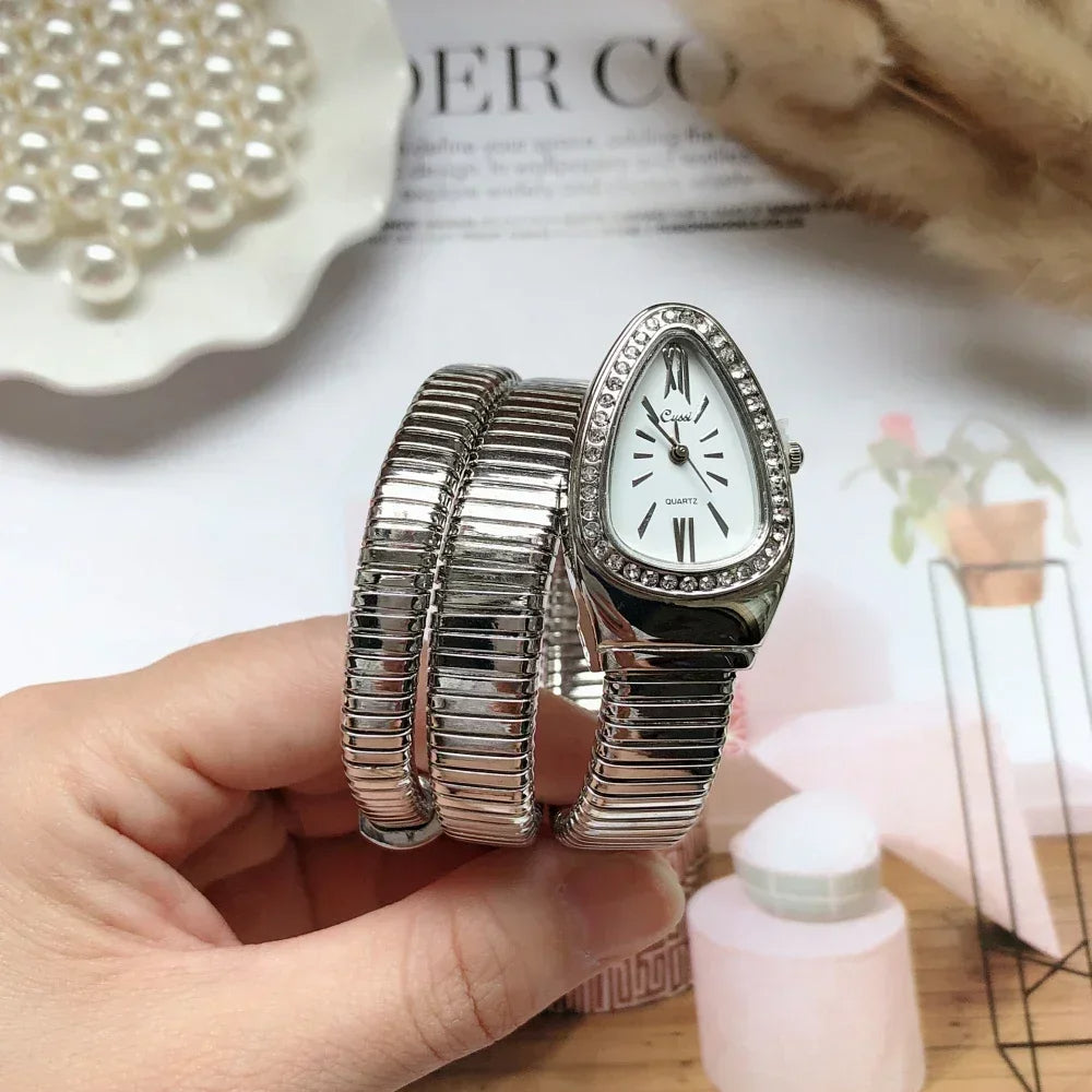 Montre à quartz serpentine pour femme.                            Serpentine Quartz Watch for Women