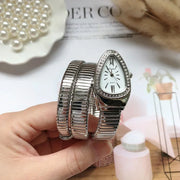 Montre à quartz serpentine pour femme.