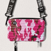 Mini-valise à bandoulière.