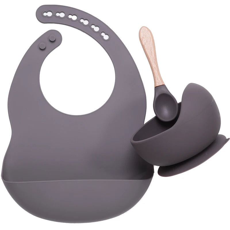Ensemble de vaisselle en silicone pour bébé.