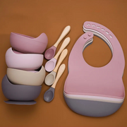 Ensemble de vaisselle en silicone pour bébé.