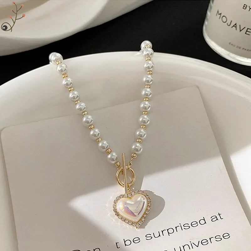 Collier pendentif en perles d'imitation.                          Imitation Pearls Pendant Necklace