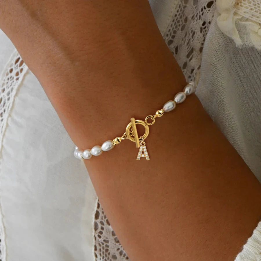 Bracelet pavé de zircons avec 26 initiales.                                     Pave Zircon 26 Initial Bracelet