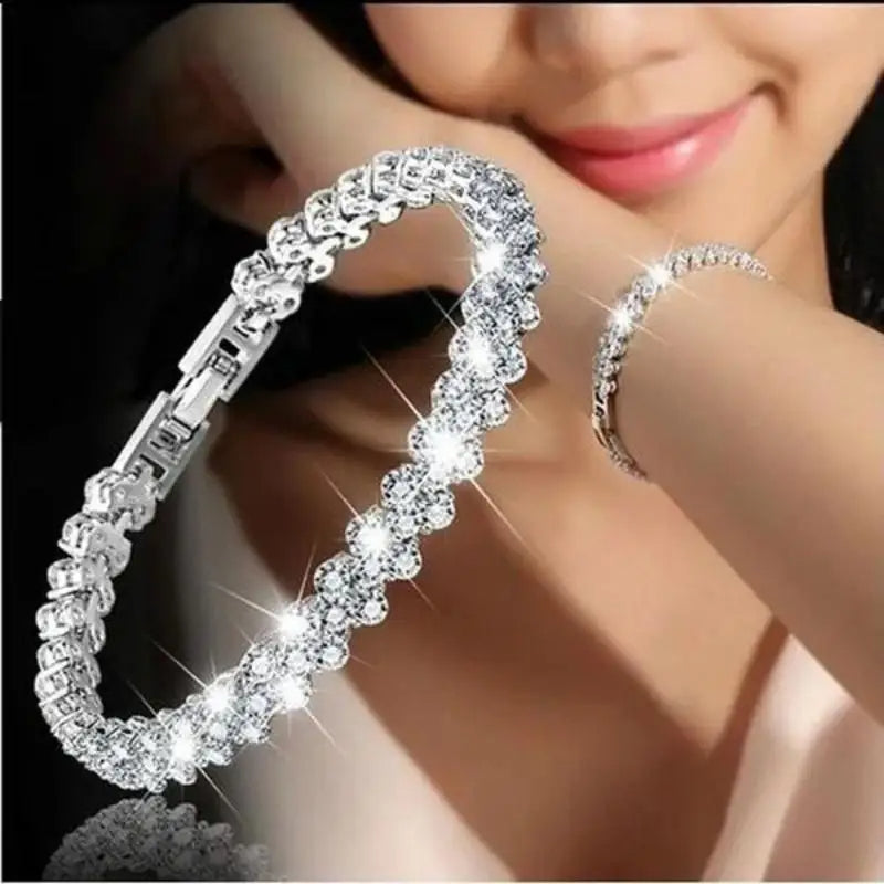 Bracelet chaîne géométrique en cristal romain de luxe.          Luxury Roman Crystal Geometric Chain Bracelet