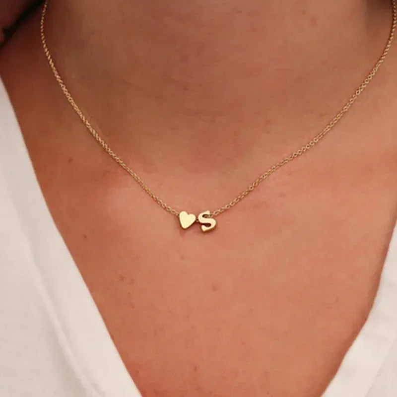 Collier Initiale Délicat Petit Cœur.