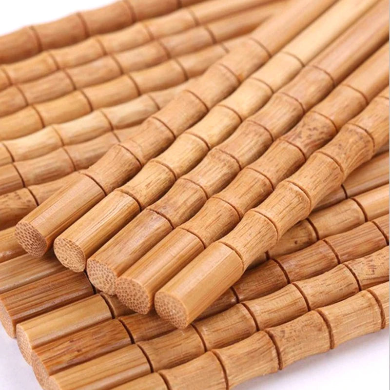 Baguettes réutilisables en bambou naturel.