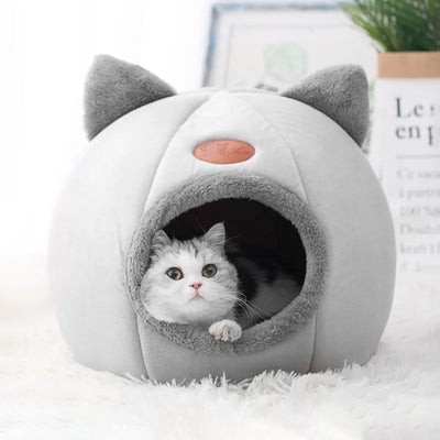 Petite grotte pour chat d'hiver