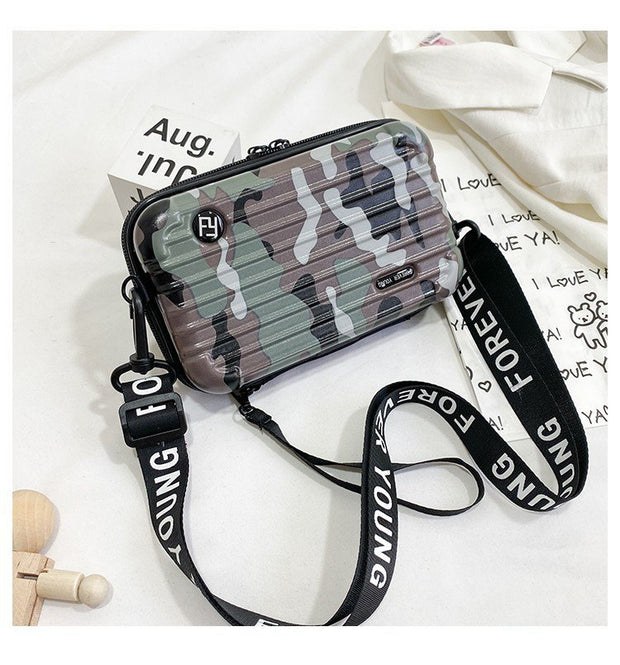 Mini-valise à bandoulière.