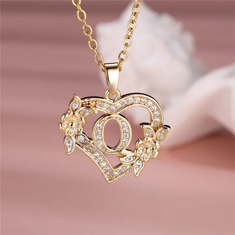 Collier pendentif cœur en forme de fleur avec lettres A-Z