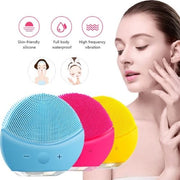 Brosse nettoyante vibrante pour le visage en silicone.