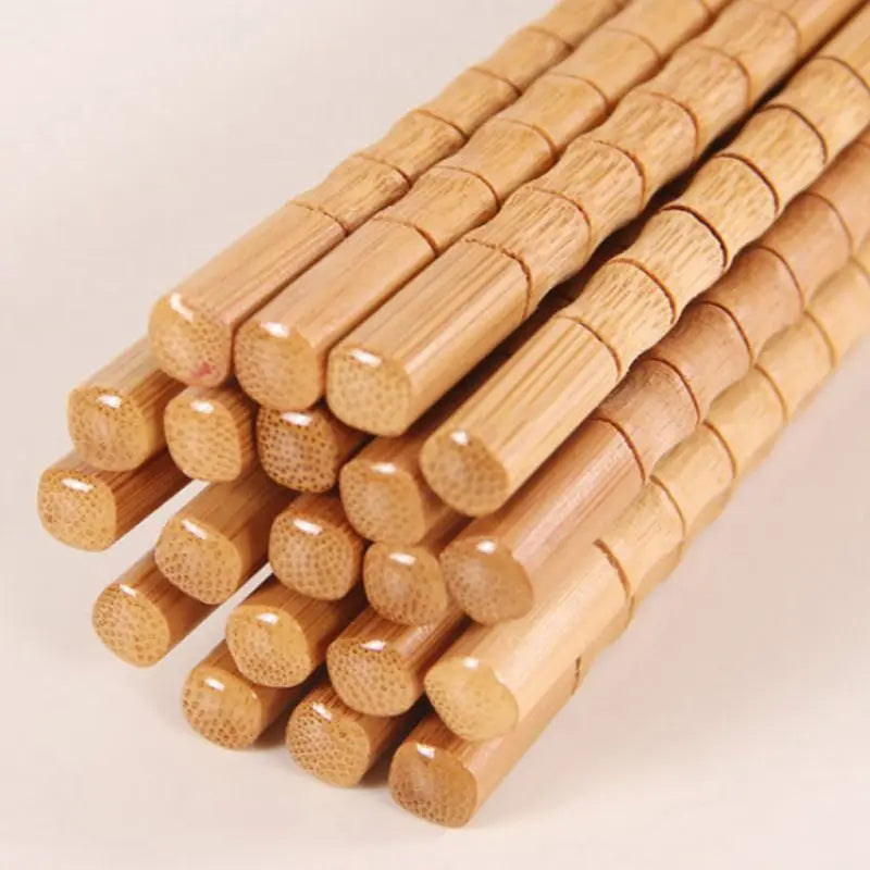 Baguettes réutilisables en bambou naturel.