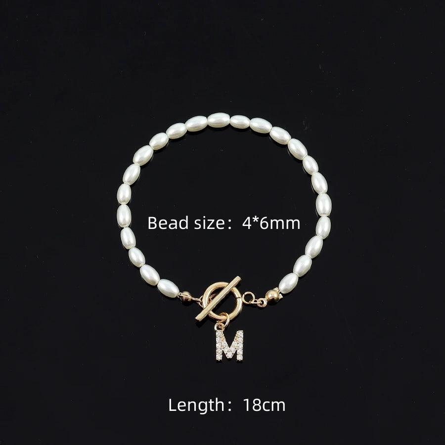 Bracelet pavé de zircons avec 26 initiales.                                     Pave Zircon 26 Initial Bracelet