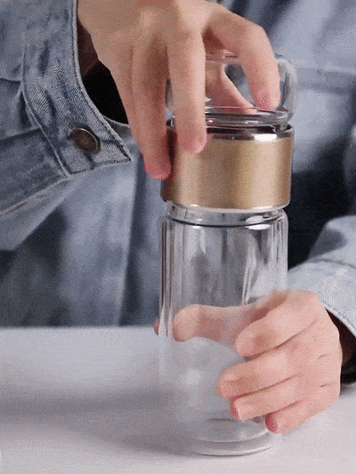 Bouteille infuseur à thé.