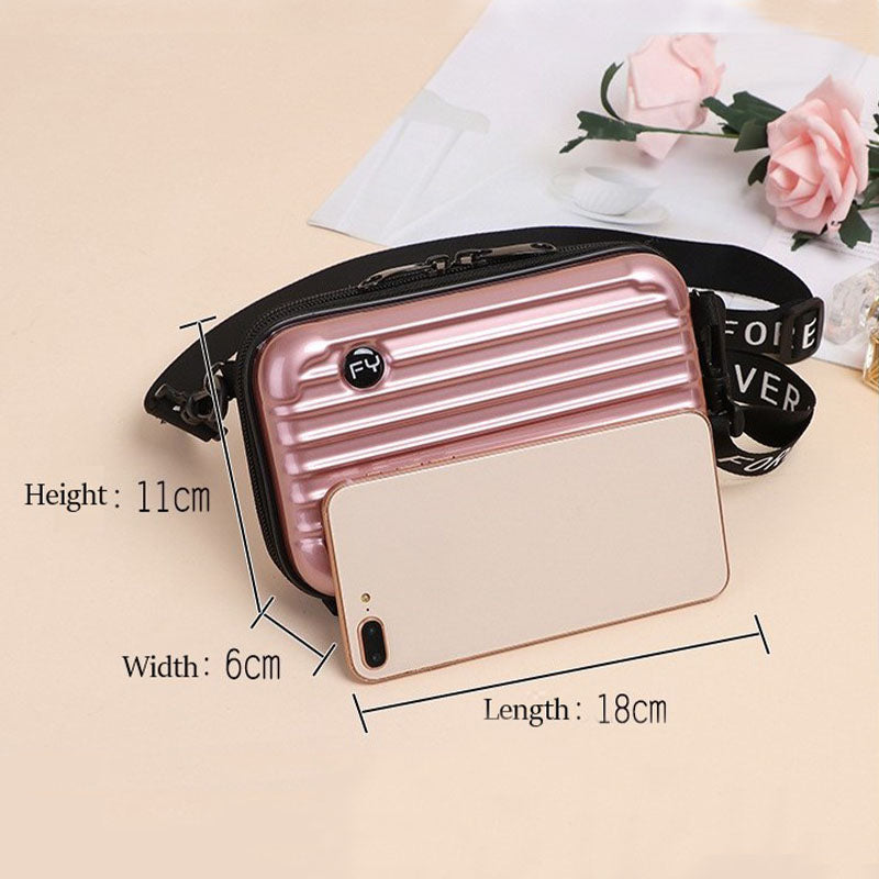 Mini-valise à bandoulière.