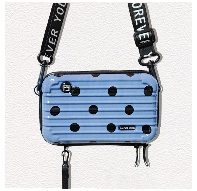 Mini-valise à bandoulière.