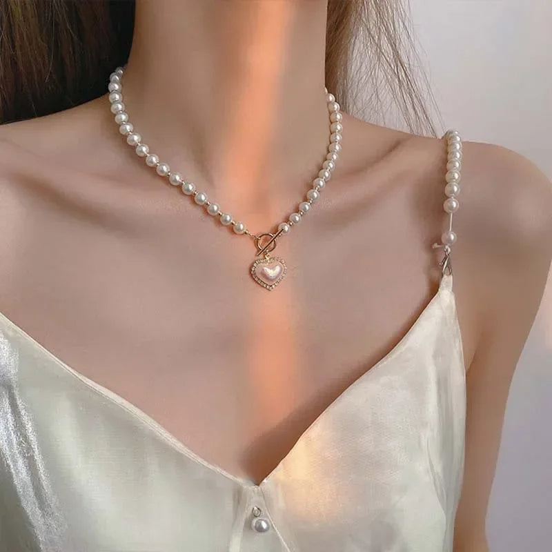 Collier pendentif en perles d'imitation.                          Imitation Pearls Pendant Necklace