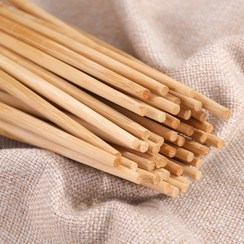 Baguettes réutilisables en bambou naturel.