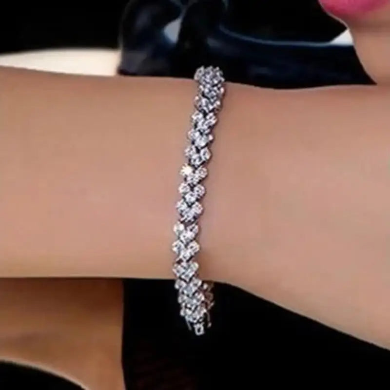 Bracelet chaîne géométrique en cristal romain de luxe.          Luxury Roman Crystal Geometric Chain Bracelet
