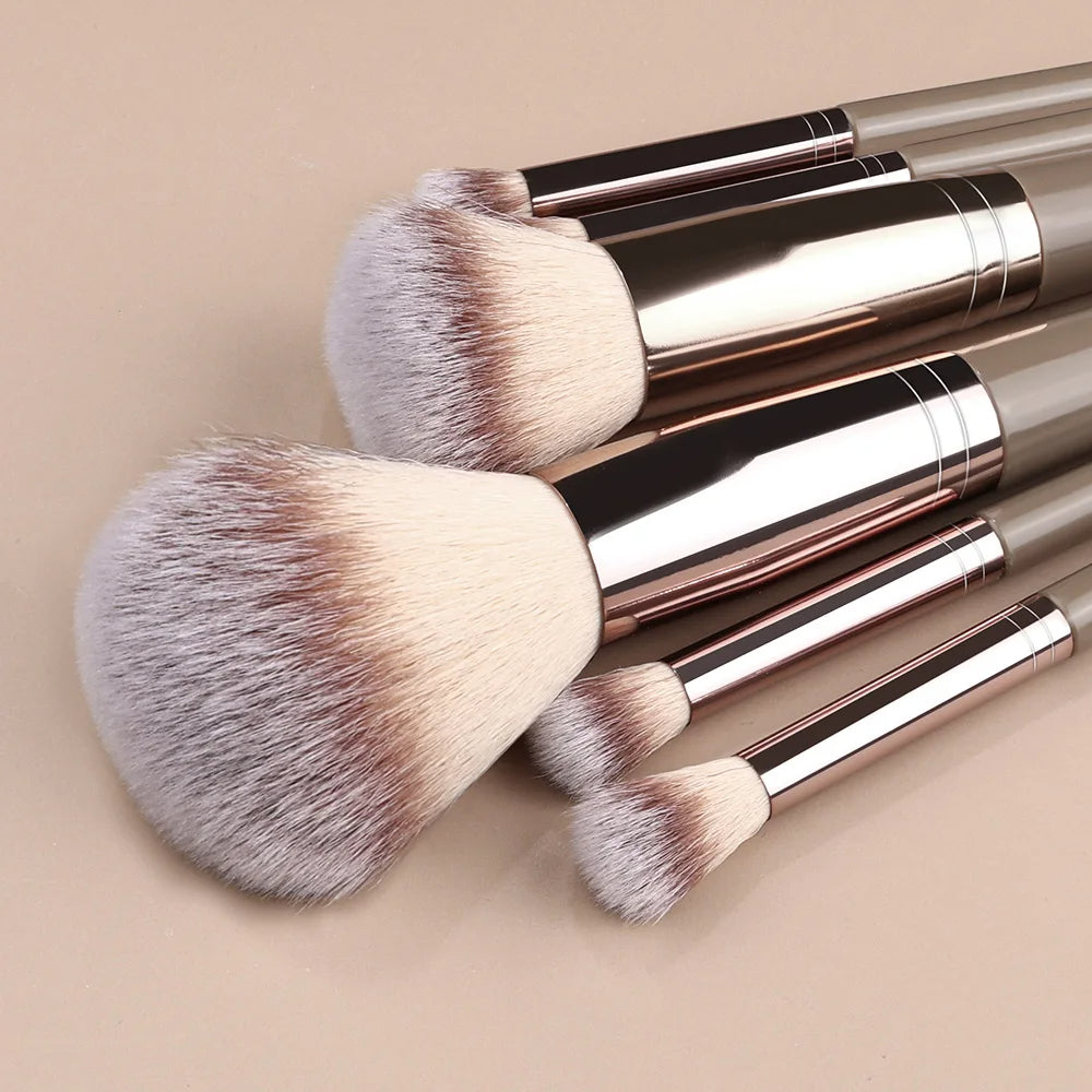 Ensemble de pinceaux de maquillage.