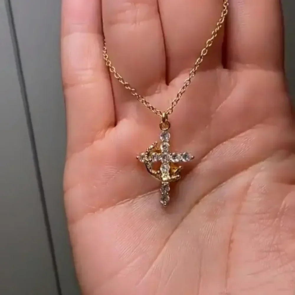 Collier couronne croisée rotative Rotatable Cross Crown Necklace