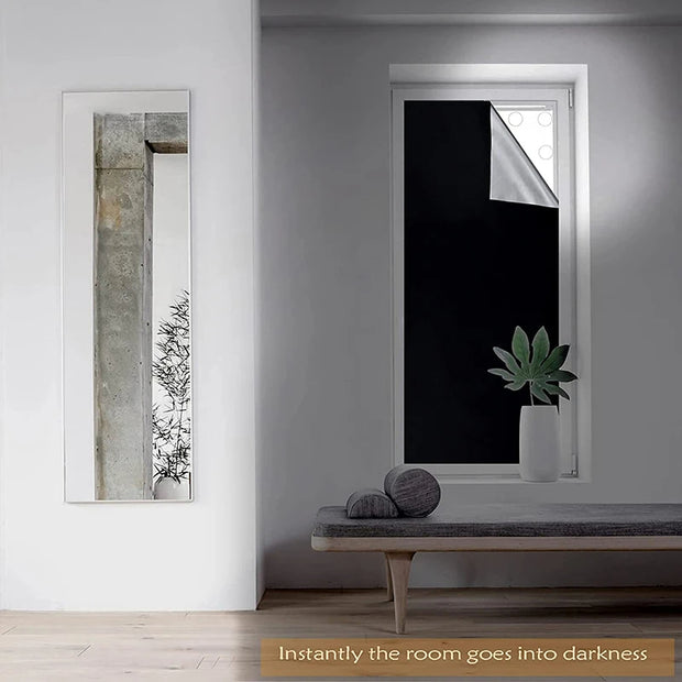 Stores occultants plissés auto-adhésifs.