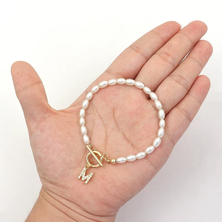 Bracelet pavé de zircons avec 26 initiales.                                     Pave Zircon 26 Initial Bracelet