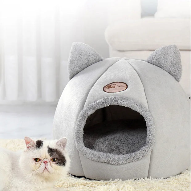 Petite grotte pour chat d'hiver