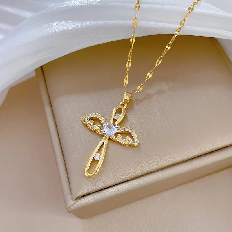 Collier pendentif croix en zircon de luxe brillant.