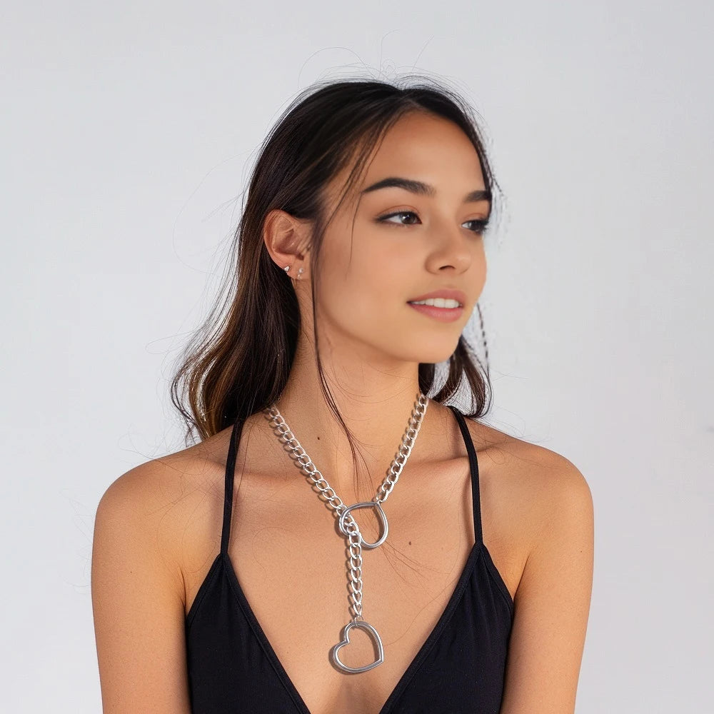 Collier à chaîne coulissante en forme de cœur.
