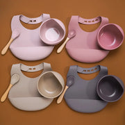 Ensemble de vaisselle en silicone pour bébé.