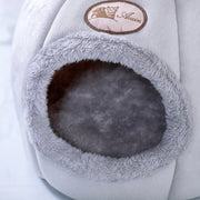 Petite grotte pour chat d'hiver