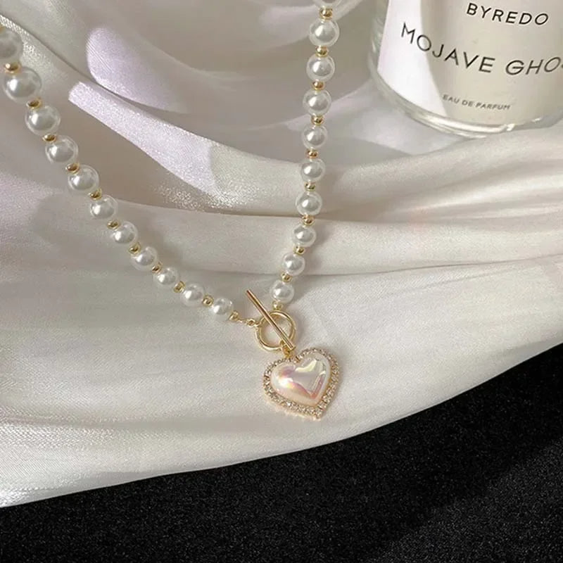 Collier pendentif en perles d'imitation.                          Imitation Pearls Pendant Necklace