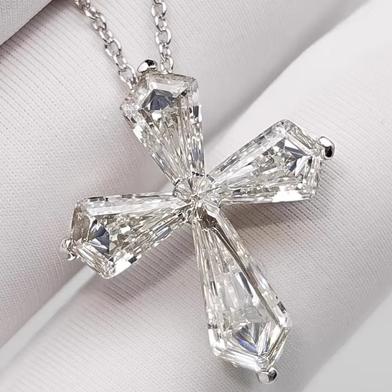 Collier croix en cristal Huitan pour femme.                                    Huitan Crystal Cross Necklace for Women