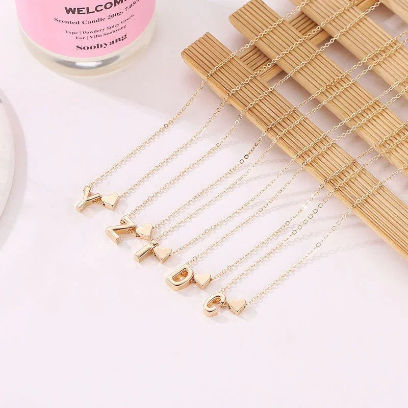 Collier Initiale Délicat Petit Cœur.