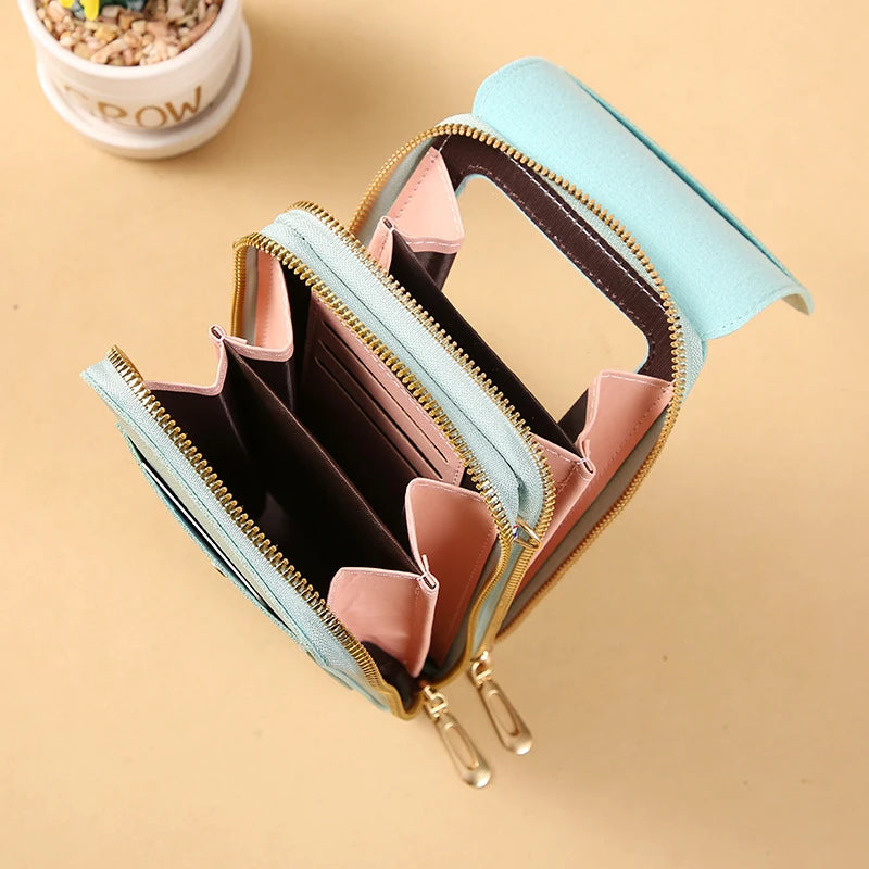 Petit sac pour femme avec zone tactile transparente.