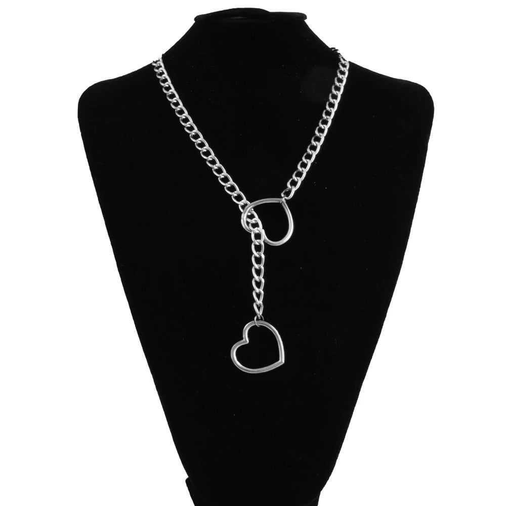Collier à chaîne coulissante en forme de cœur.