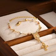 Bracelet à breloques en forme de croix et de chapelet de couleur