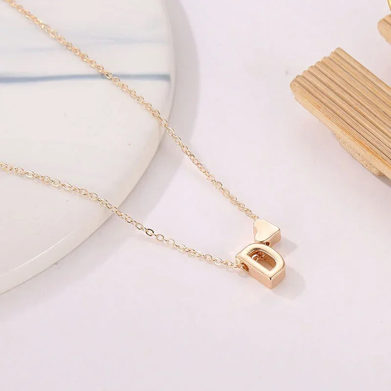 Collier Initiale Délicat Petit Cœur.