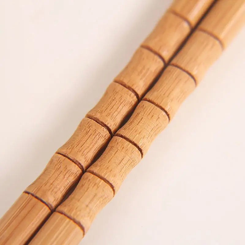 Baguettes réutilisables en bambou naturel.