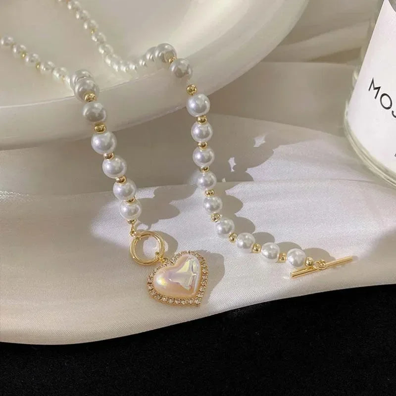 Collier pendentif en perles d'imitation.                          Imitation Pearls Pendant Necklace