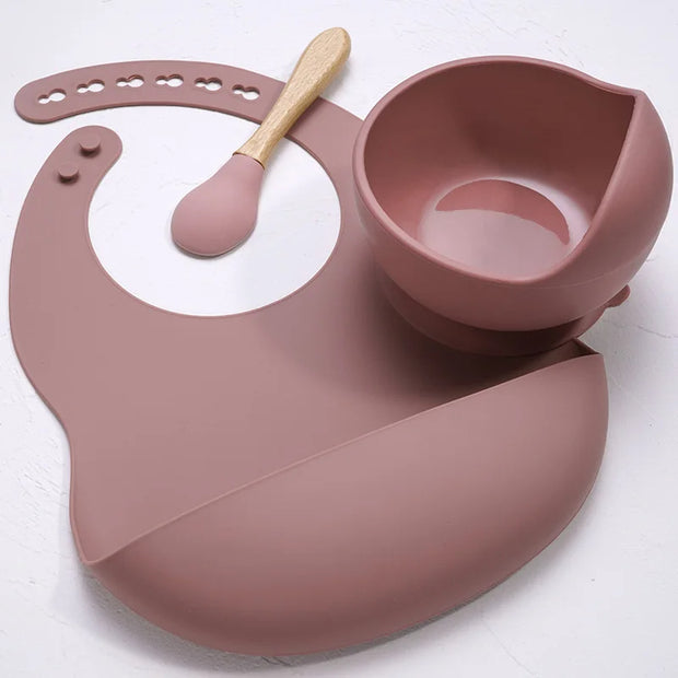 Ensemble de vaisselle en silicone pour bébé.