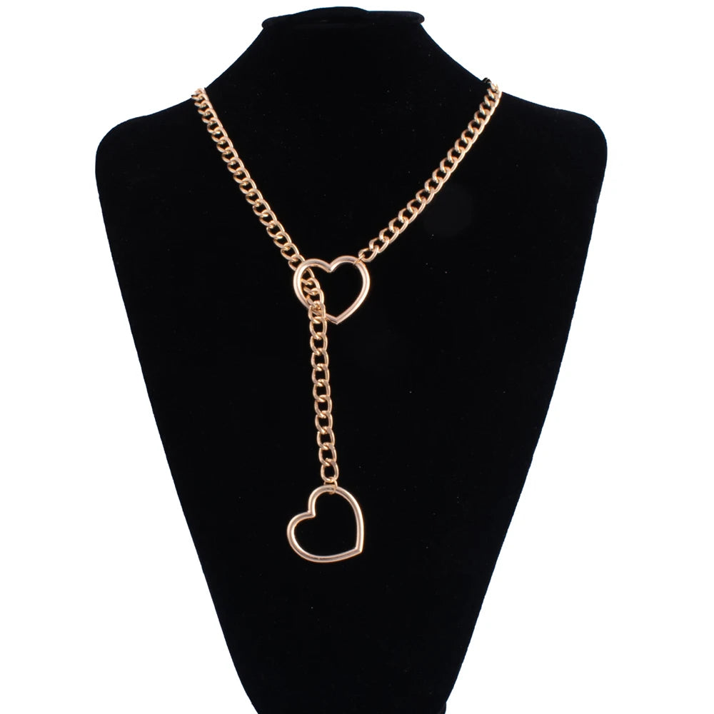 Collier à chaîne coulissante en forme de cœur.