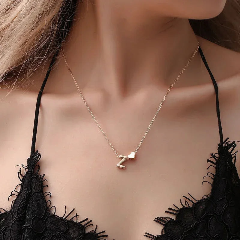 Collier Initiale Délicat Petit Cœur.