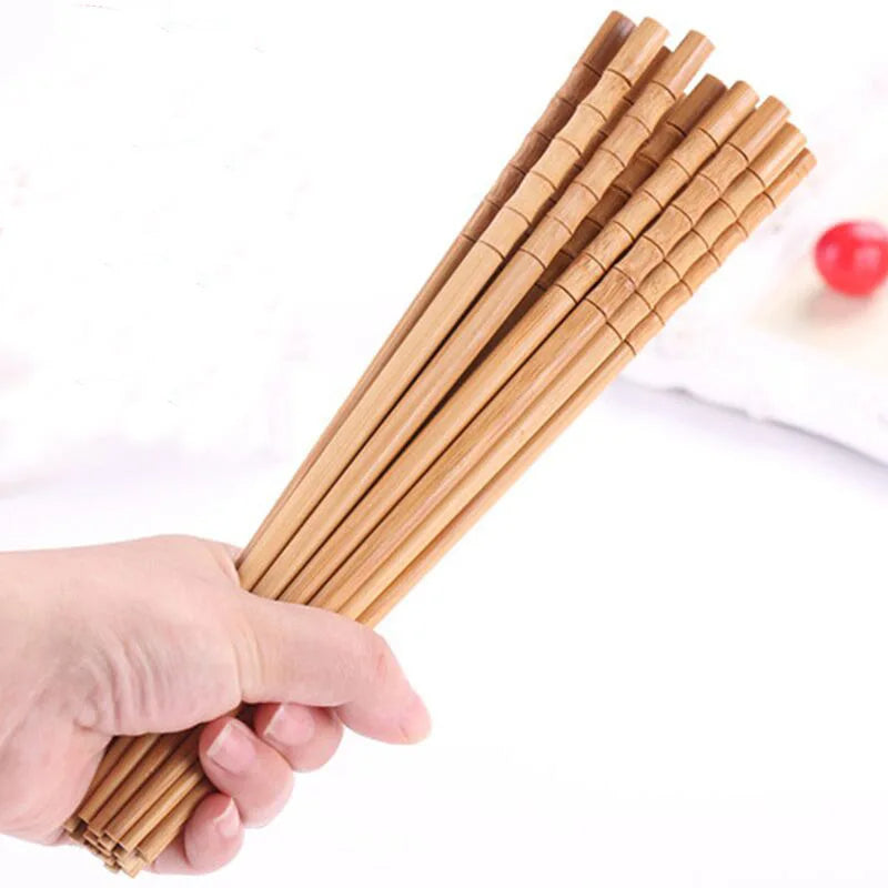 Baguettes réutilisables en bambou naturel.